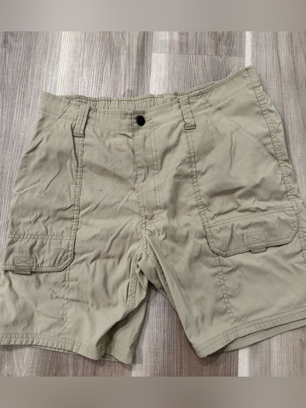 Wrangler Men's Cargo Shorts in Light Khaki - Picture 1 of 3